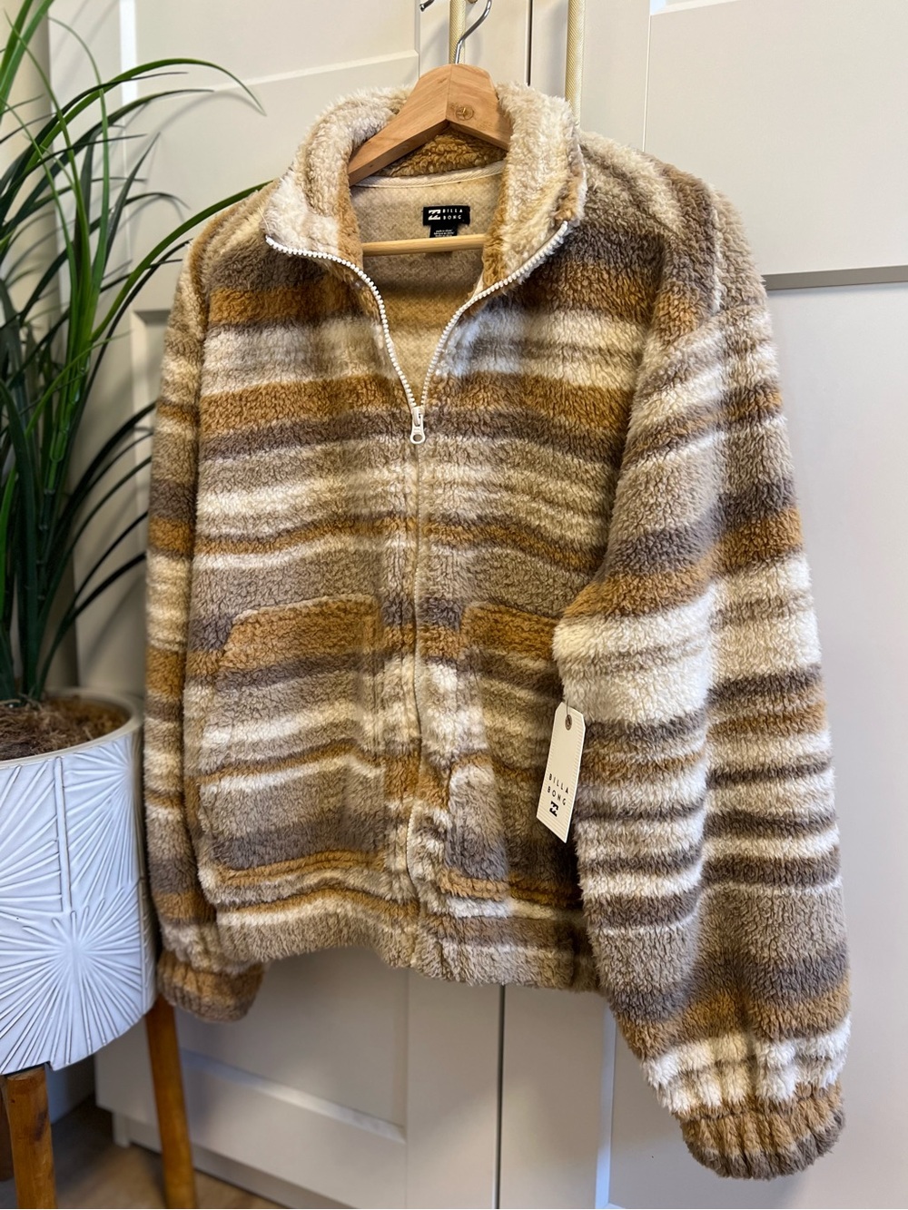 Billabong Women’s Cozy Striped Sherpa Zip-Up Size Medium